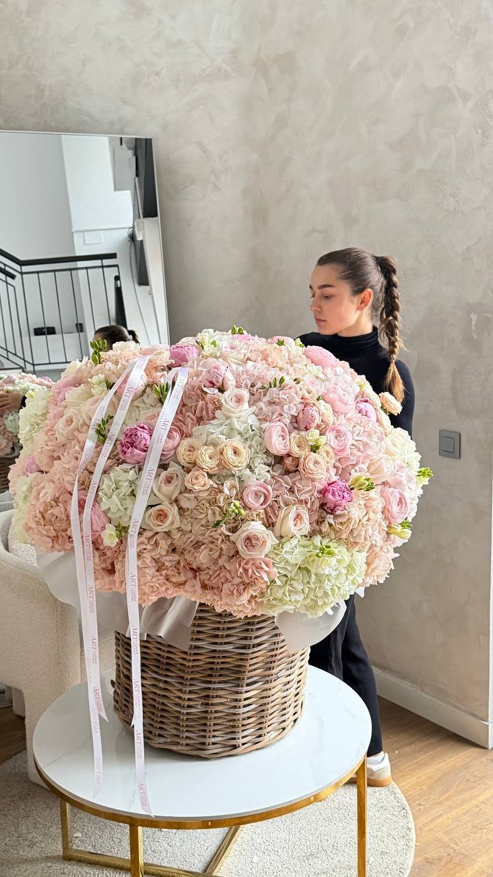 Queen basket
