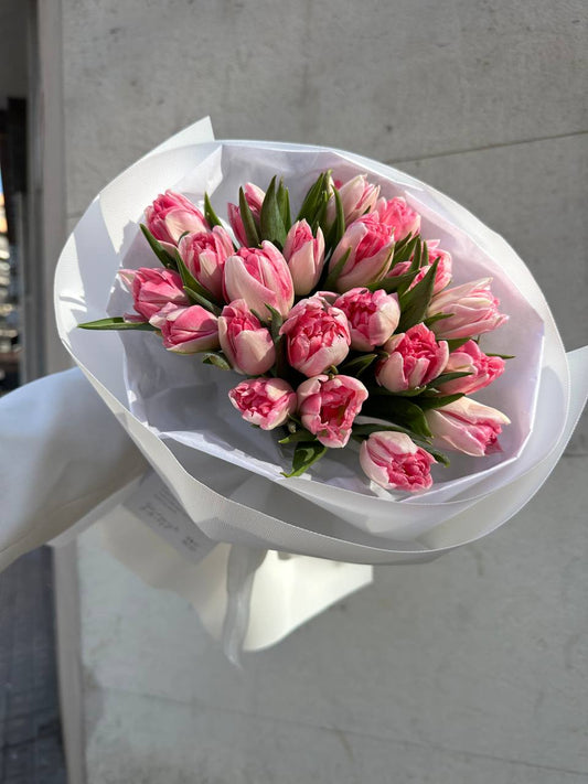 Ramo de cumplido  25 tulipanes con forma de peonía