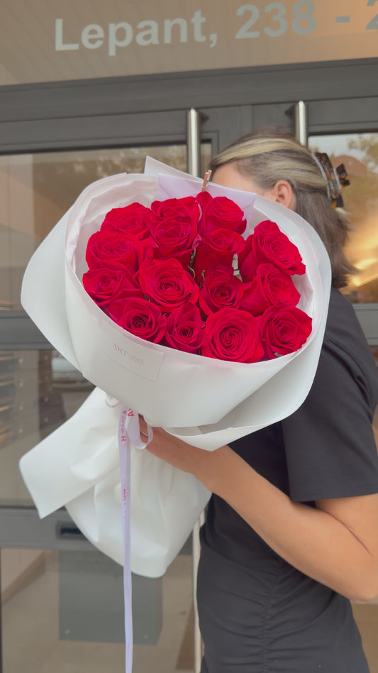 15 Red Roses